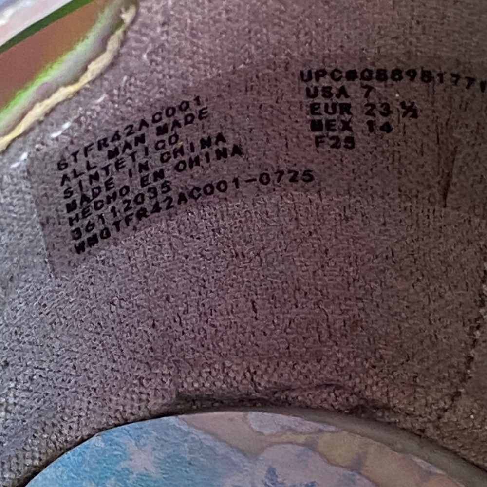 Disney Frozen Iridescent Dress Shoes - Picture 6 of 11
